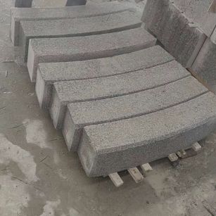 巴中芝麻白弧形路牙石