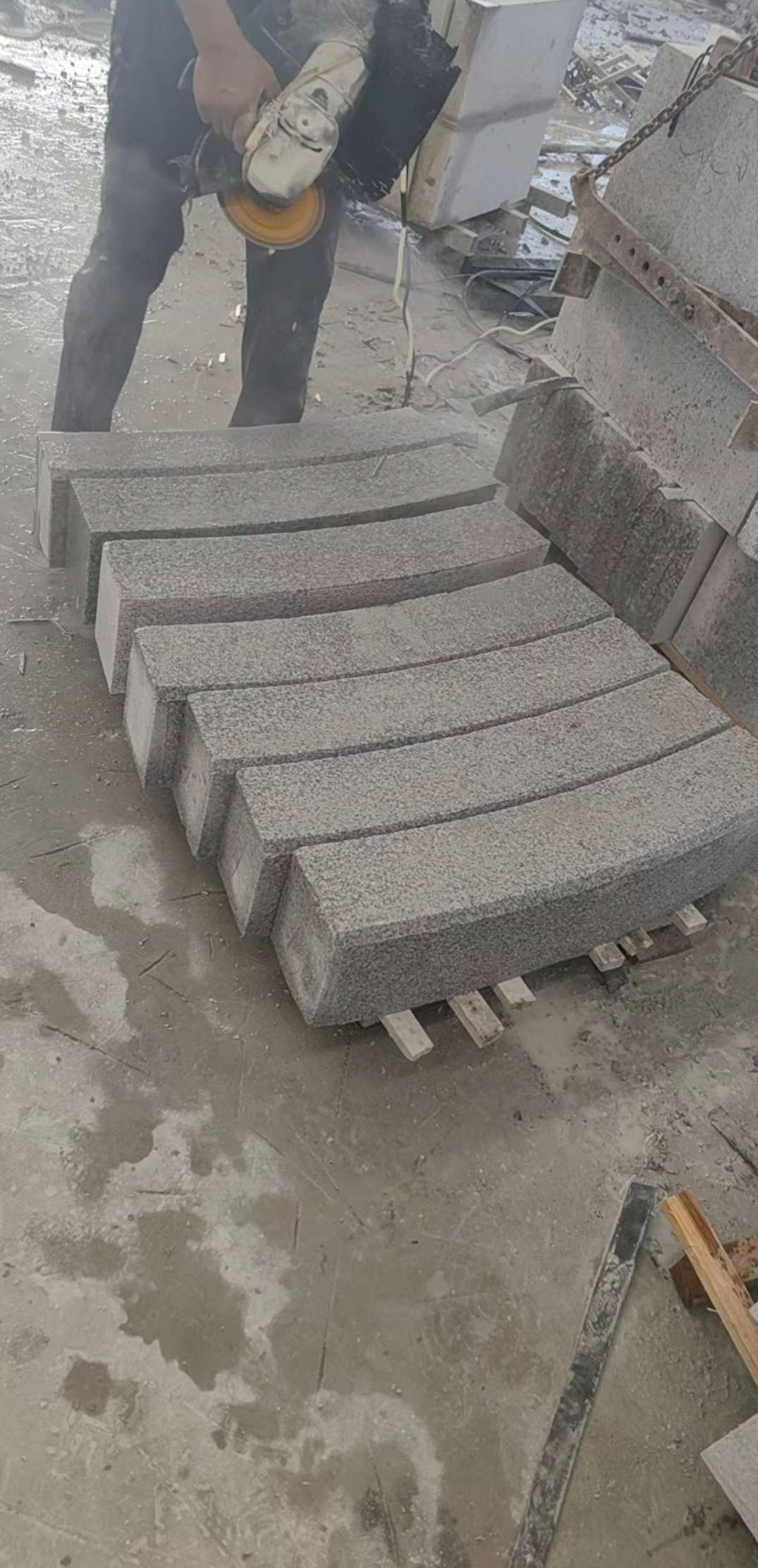 巴中芝麻白弧形路牙石