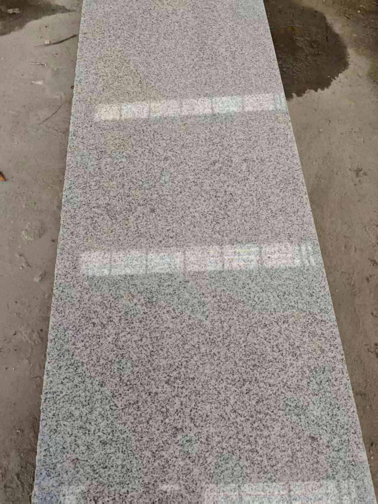 巴中芝麻白光面毛板